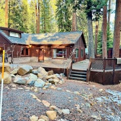 Aaron · Cozy Tahoe Vista Cabin · Walk to Beach · Pet-Friendly
