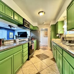 Riverview · Hot Tub · Huge Fenced Yard · EV Charger · Near DT Sac