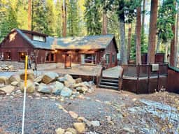 Aaron · Cozy Tahoe Vista Cabin · Walk to Beach · Pet-Friendly