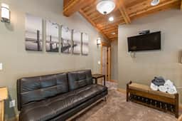 Regina · 10BR Tahoe Mansion · Indoor Pool · Theater · Walk to Heavenly