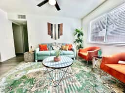 USt5 · Remodeled 2BR · Ground Floor · Gated · Walk to Midtown