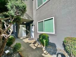 USt5 · Remodeled 2BR · Ground Floor · Gated · Walk to Midtown