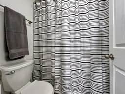 USt7 · Remodeled 3BR Apt · Downtown Sac · Walk Everywhere