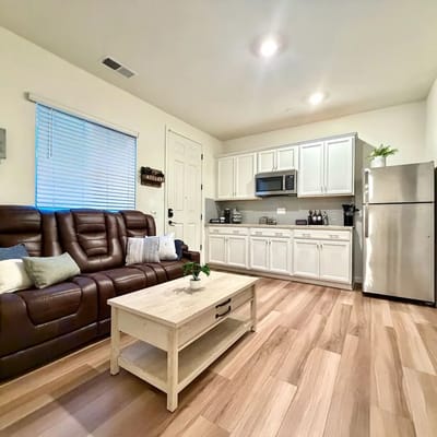 Brownell · Private Guest Suite · Quiet Neighborhood · Woodland