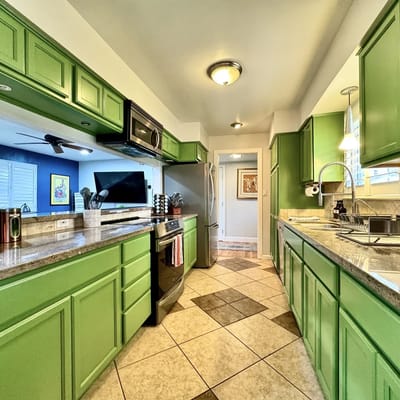 Riverview · Hot Tub · Huge Fenced Yard · EV Charger · Near DT Sac
