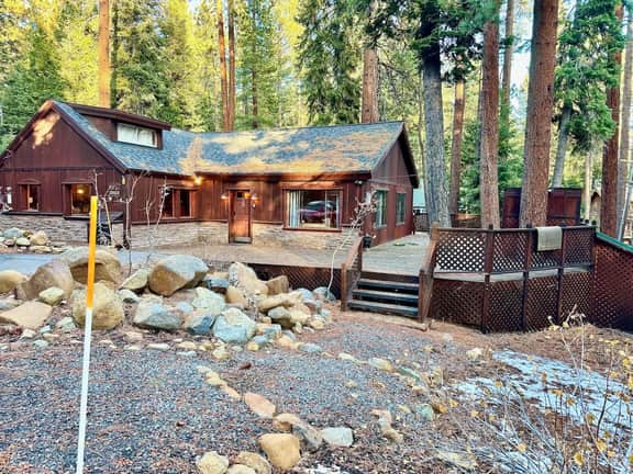 Aaron · Cozy Tahoe Vista Cabin · Walk to Beach · Pet-Friendly