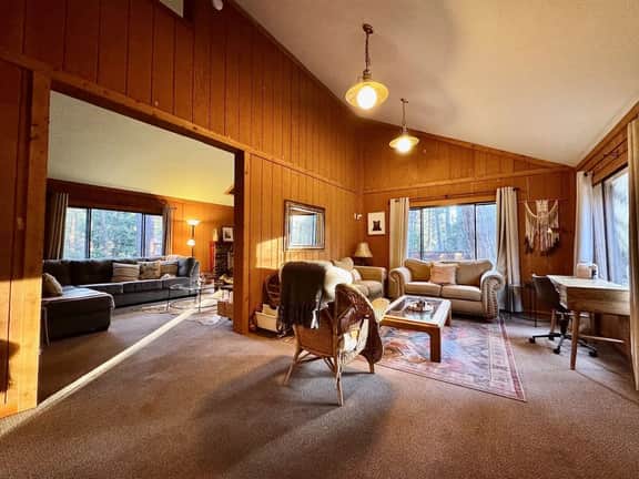 Aaron · Cozy Tahoe Vista Cabin · Walk to Beach · Pet-Friendly