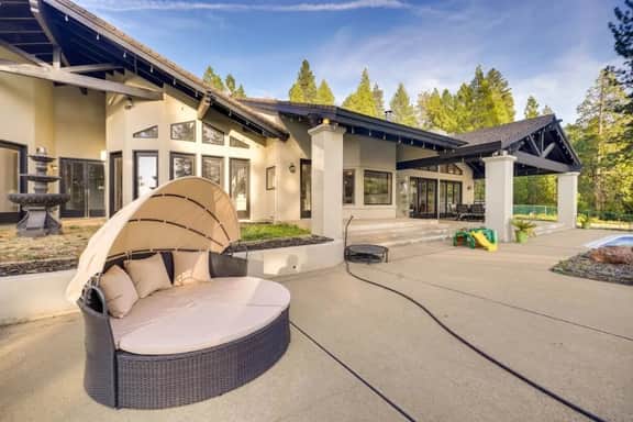 Applemont · 5300 sqft Mansion, Pool, Hot Tub, Game Room, 6 Acres