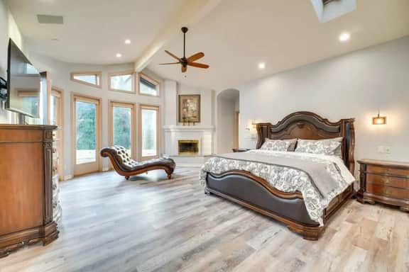Applemont · 5300 sqft Mansion, Pool, Hot Tub, Game Room, 6 Acres