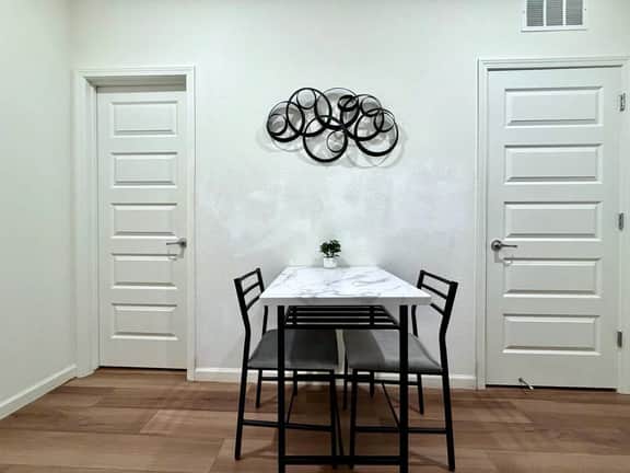Private Guest Suite · Quiet Woodland Neighborhood
