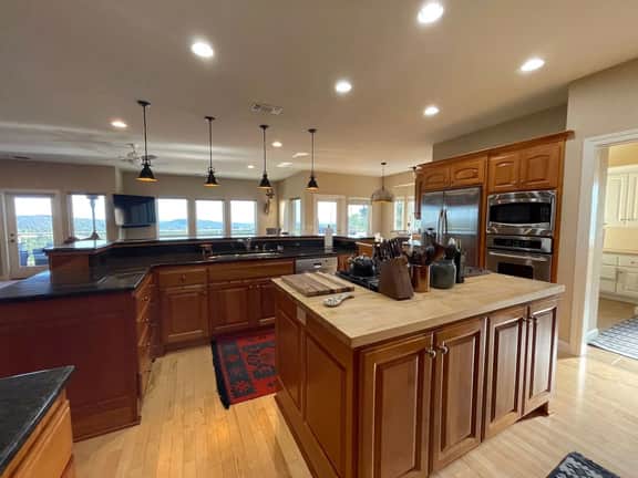 Humbug · 5BR · Valley Views · 2 Kitchens · Game Room · Auburn