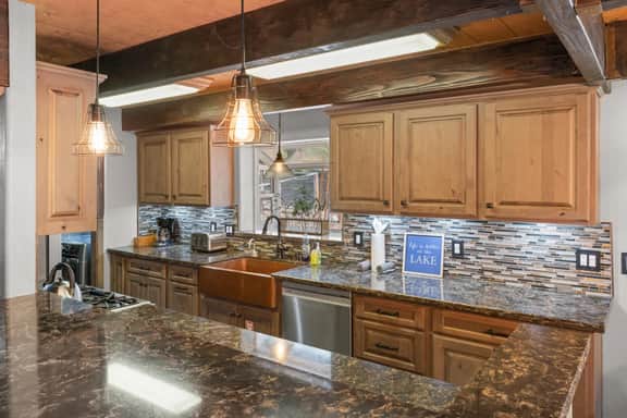 MeadowVale · 4BR Tahoe Retreat · Arcade · 2 Fireplaces · Huge Yard