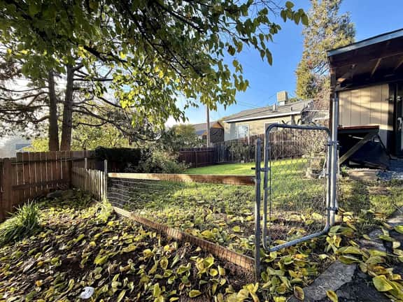 Newcastle · Japandi Loft Home · Radiant Heat · Walk to Downtown