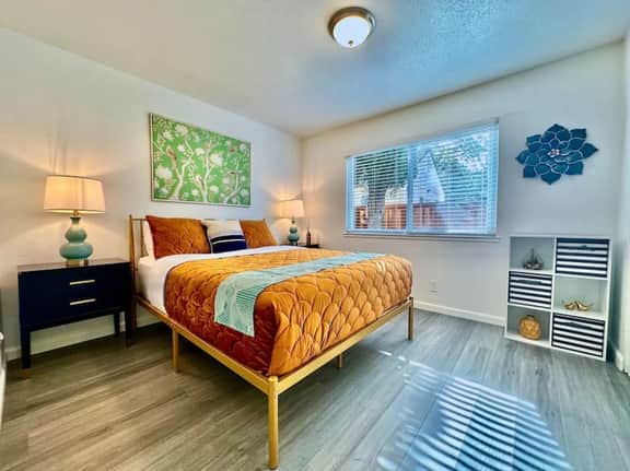 USt5 · Remodeled 2BR · Ground Floor · Gated · Walk to Midtown
