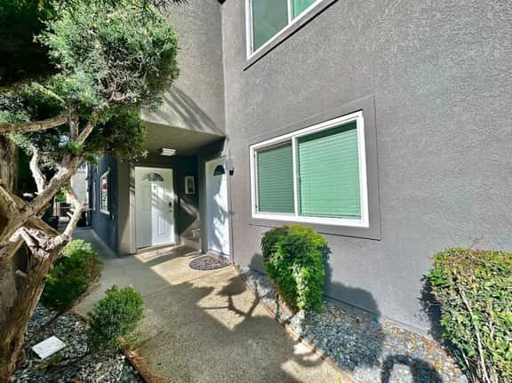 USt5 · Remodeled 2BR · Ground Floor · Gated · Walk to Midtown