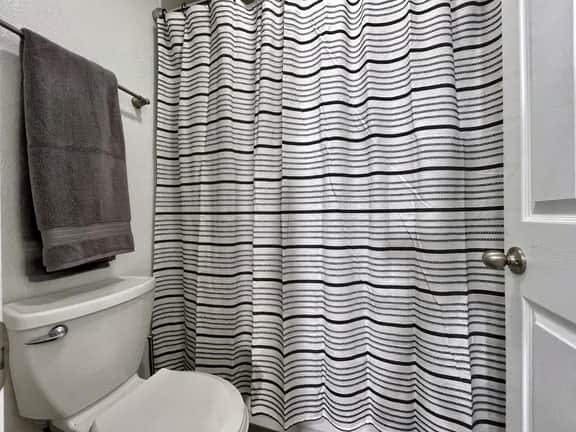 USt7 · Remodeled 3BR Apt · Downtown Sac · Walk Everywhere