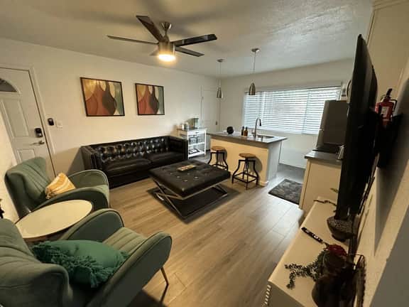 USt8 · Remodeled 3BR · Downtown Sac · Walk to Capitol