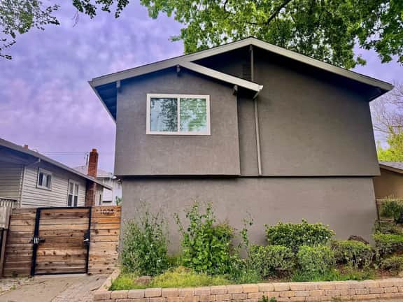 WSt5 · Remodeled 2BR Midtown · Walk to Everything · Secure Parking