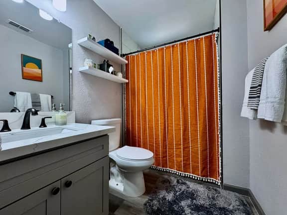 WSt5 · Remodeled 2BR Midtown · Walk to Everything · Secure Parking