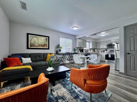 WSt5 · Remodeled 2BR Midtown · Walk to Everything · Secure Parking