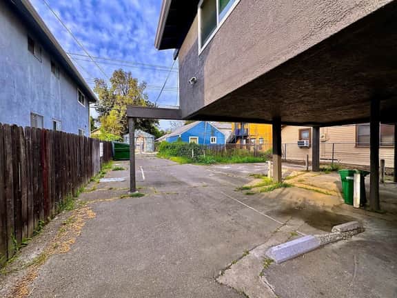 WSt5 · Remodeled 2BR Midtown · Walk to Everything · Secure Parking