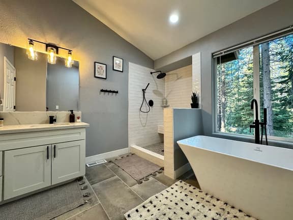 PineValley · Remodeled 4BR Tahoe · Vaulted Ceilings · New HVAC