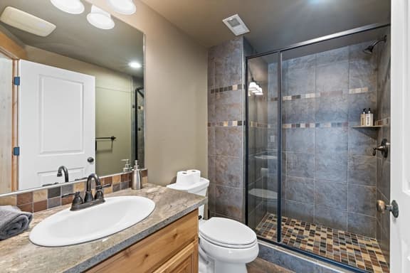 Regina · 10BR Tahoe Mansion · Indoor Pool · Theater · Walk to Heavenly