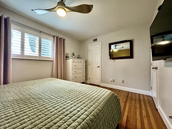 Riverview · Hot Tub · Huge Fenced Yard · EV Charger · Near DT Sac