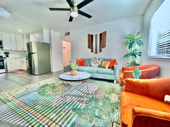 USt5 · Remodeled 2BR · Ground Floor · Gated · Walk to Midtown