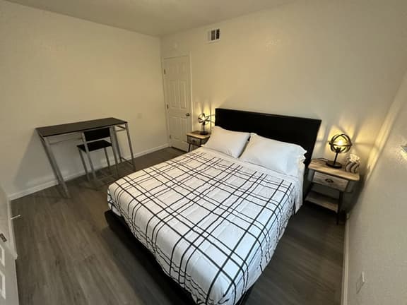 USt8 · Remodeled 3BR · Downtown Sac · Walk to Capitol